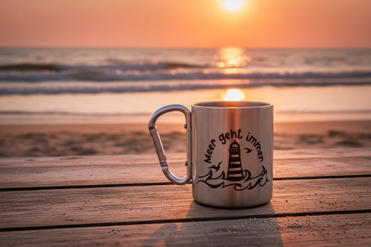 Edelstahlbecher mit Karabinerhaken “Meer geht immer” – Maritime Camping Tasse aus Edelstahl