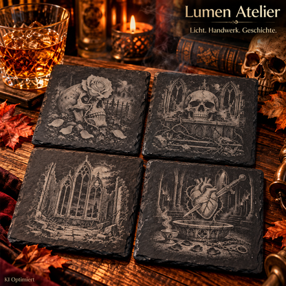 Vier quadratische Schieferuntersetzer mit gravierten Gothic-Motiven: Totenkopf mit Rose, Schädel zwischen gotischen Ruinen, verfallene Kathedrale und anatomisches Herz mit Dolch.
